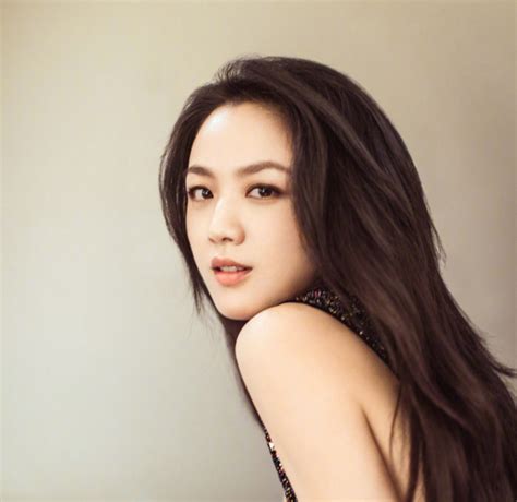 Top 10 Most Beautiful and Famous Chinese Actresses 2023/2024